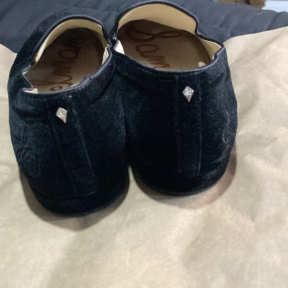 Black ladies slip on shoes - Picture 3 of 9